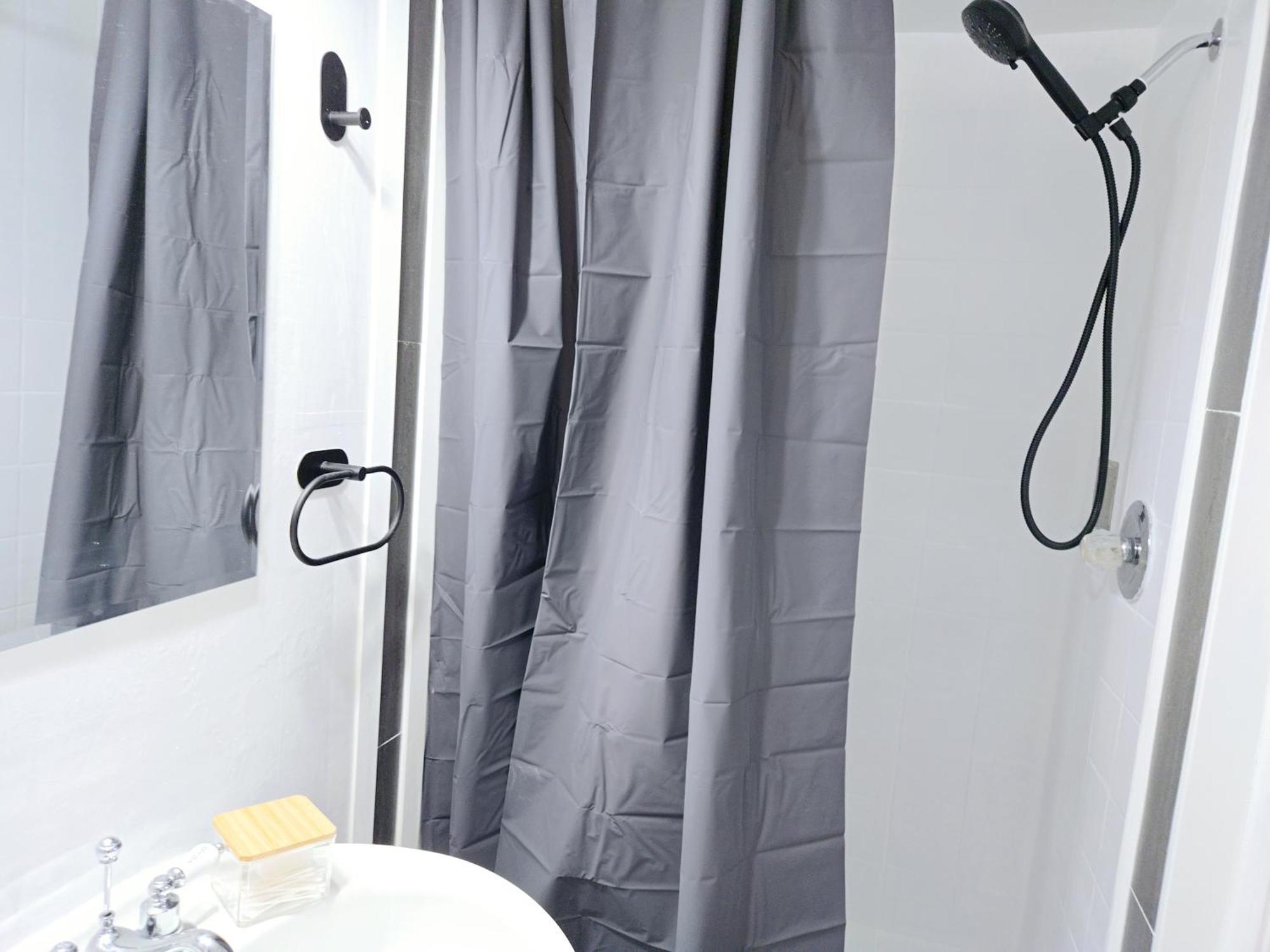 Lovely Cozy Room! With Attached Private Bath In The Heart Of Vancouver! Private Parking & Self Check-In! Ngoại thất bức ảnh