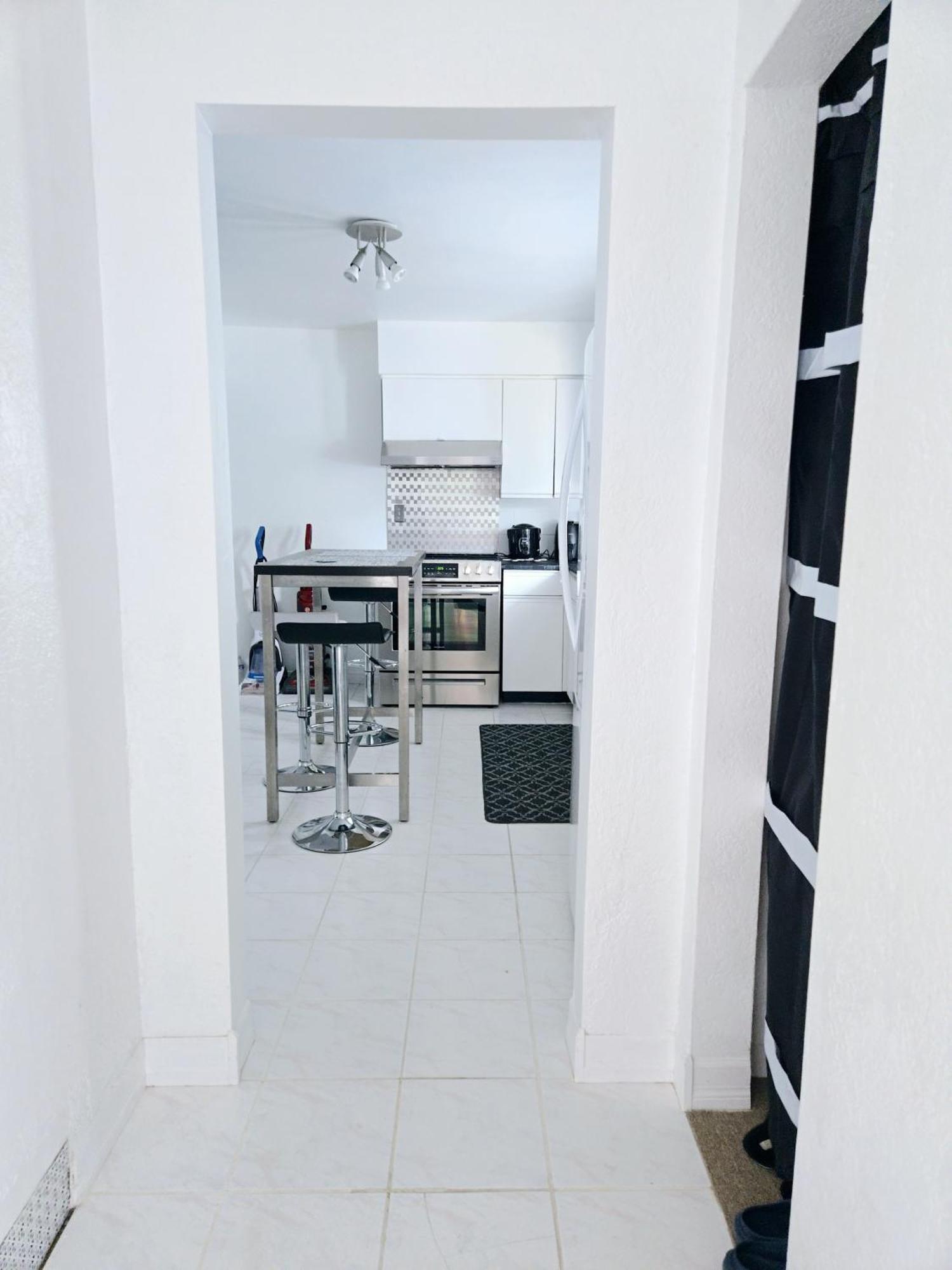 Lovely Cozy Room! With Attached Private Bath In The Heart Of Vancouver! Private Parking & Self Check-In! Ngoại thất bức ảnh
