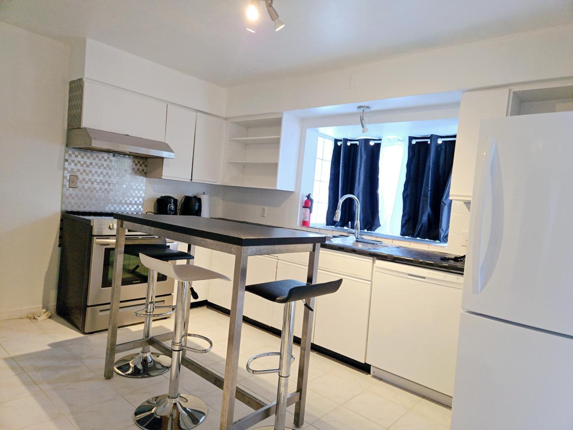 Lovely Cozy Room! With Attached Private Bath In The Heart Of Vancouver! Private Parking & Self Check-In! Ngoại thất bức ảnh