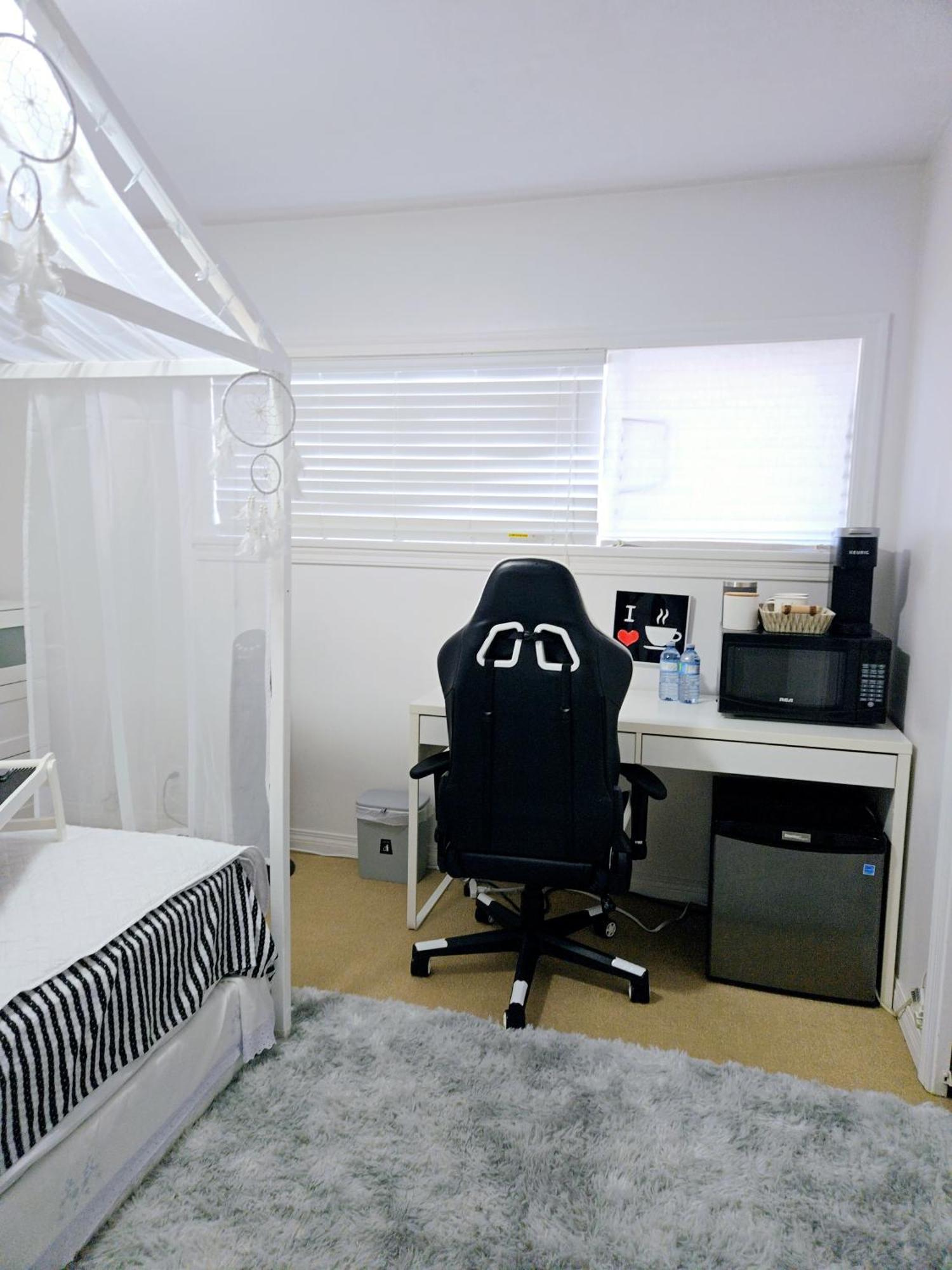 Lovely Cozy Room! With Attached Private Bath In The Heart Of Vancouver! Private Parking & Self Check-In! Ngoại thất bức ảnh